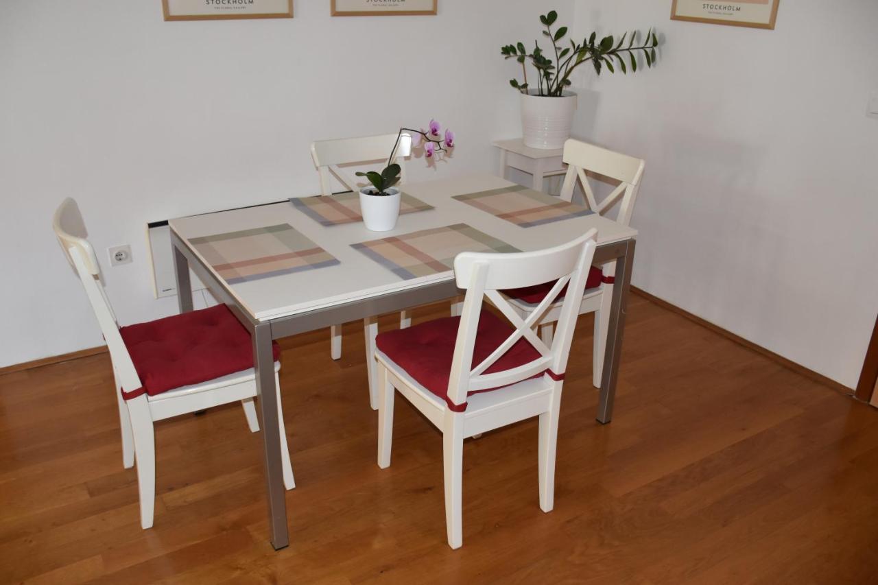 Appartement Apartman Tina à Poreč Extérieur photo